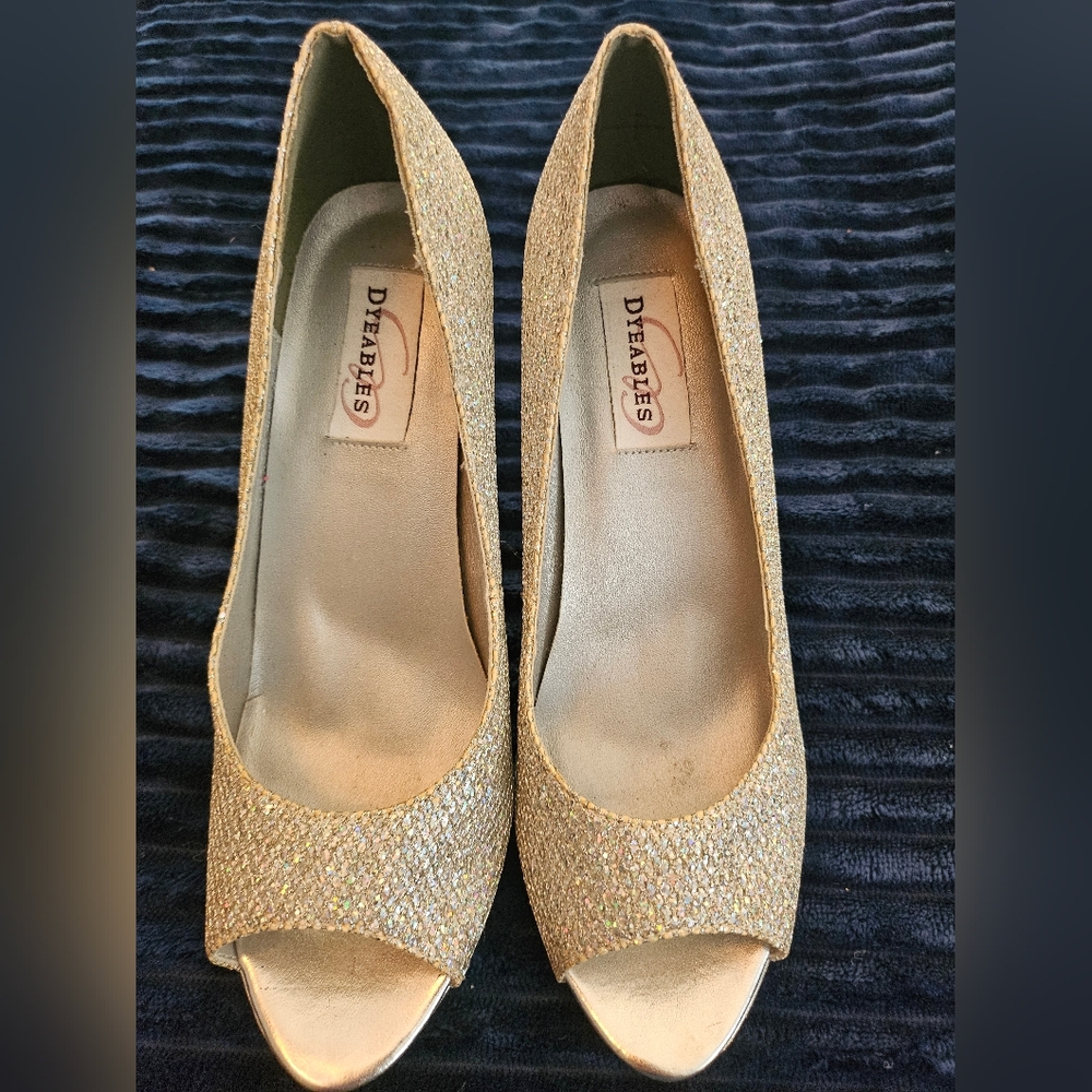 Dyeables Size 8B, Silver. Peep Toe.